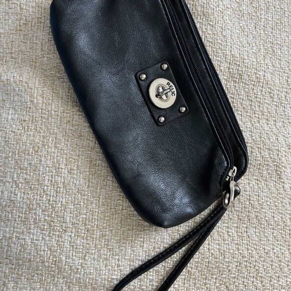 Relic Handbags - RELIC Leather Clutch Unisex black clutch